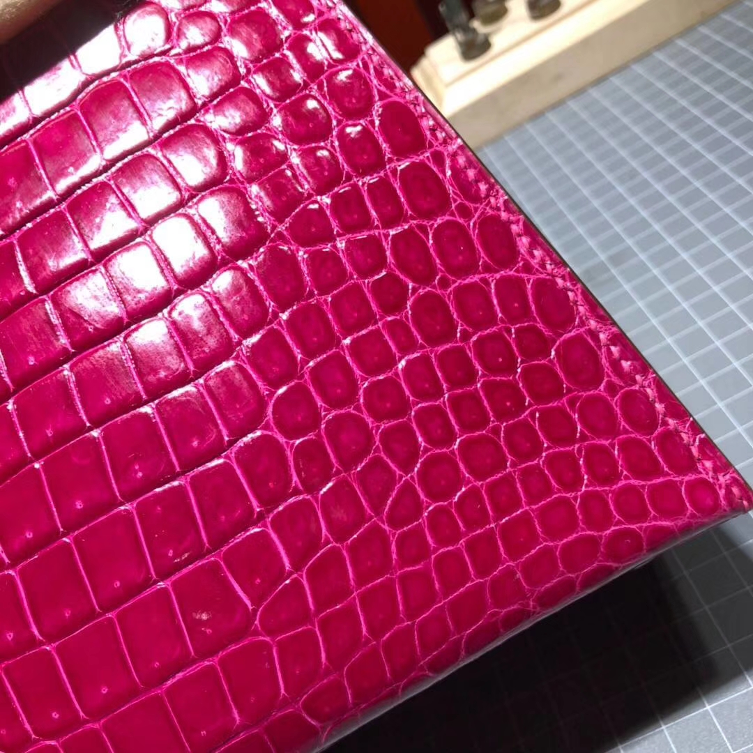 Hermes Kelly28CM 爱马仕天方夜谭紫亮光倒V湾鳄鱼皮凯莉包 金扣