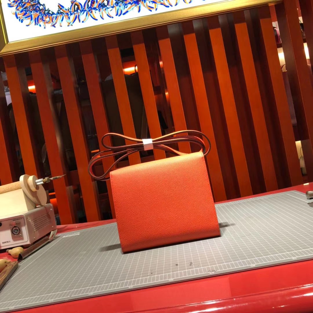 爱马仕包包官网 Hermes Clic 16CM 掌纹牛皮新款单肩斜挎女包 橙色 银扣