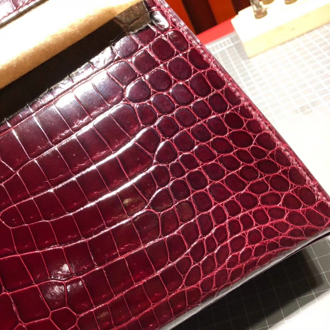 Hermes Kelly28CM 爱马仕波尔多酒红亮光尼罗鳄鱼皮凯莉包 金扣