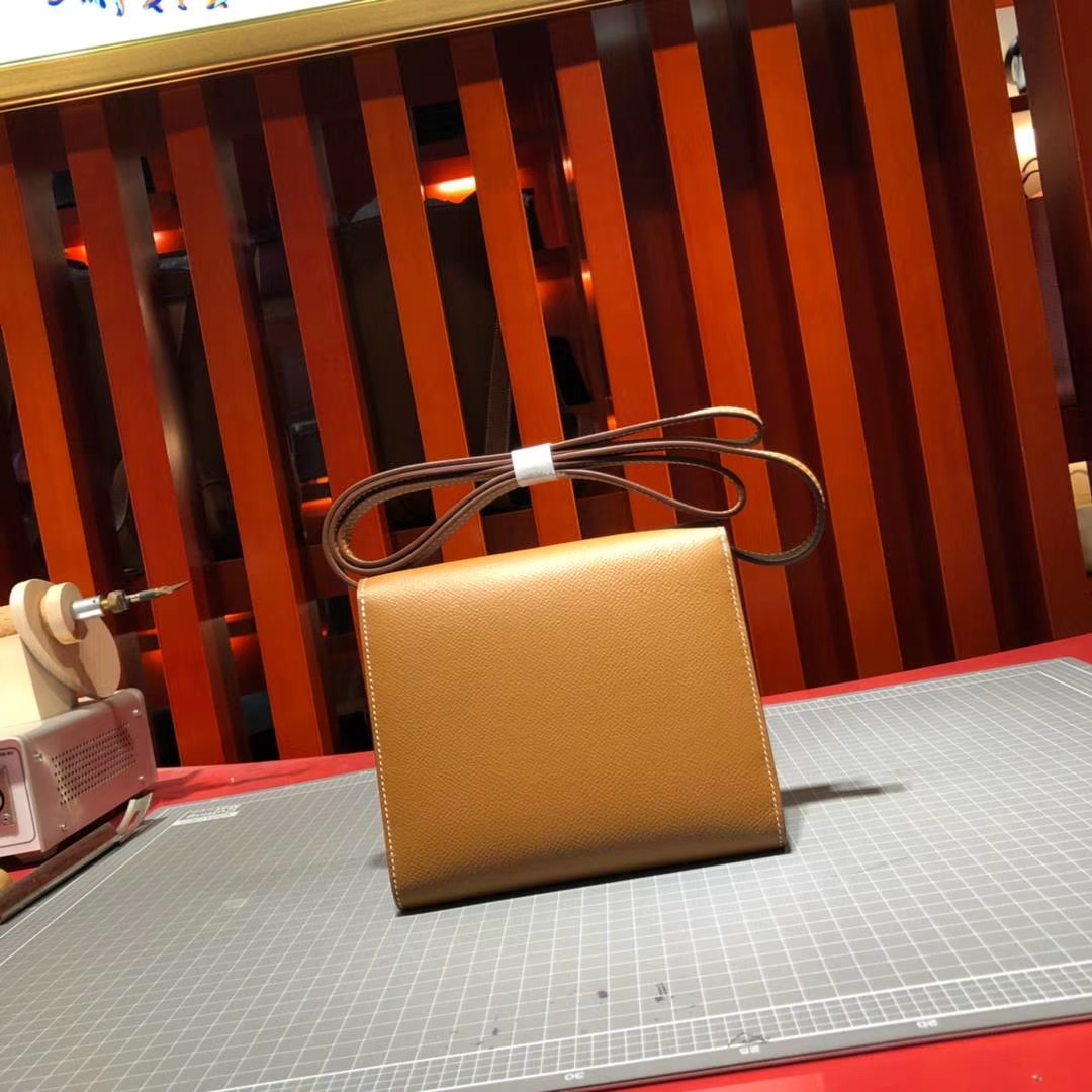 爱马仕新款女包 Hermes Clic16CM 土黄色Epsom牛皮单肩斜挎包 银扣