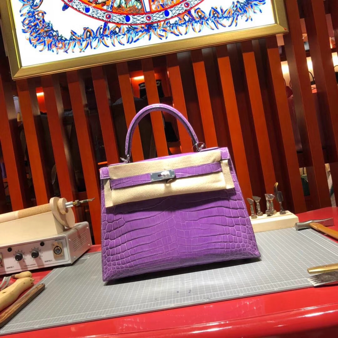 爱马仕新款凯莉包 Hermes Kelly28CM 薰衣草紫亮光尼罗鳄鱼皮 银扣