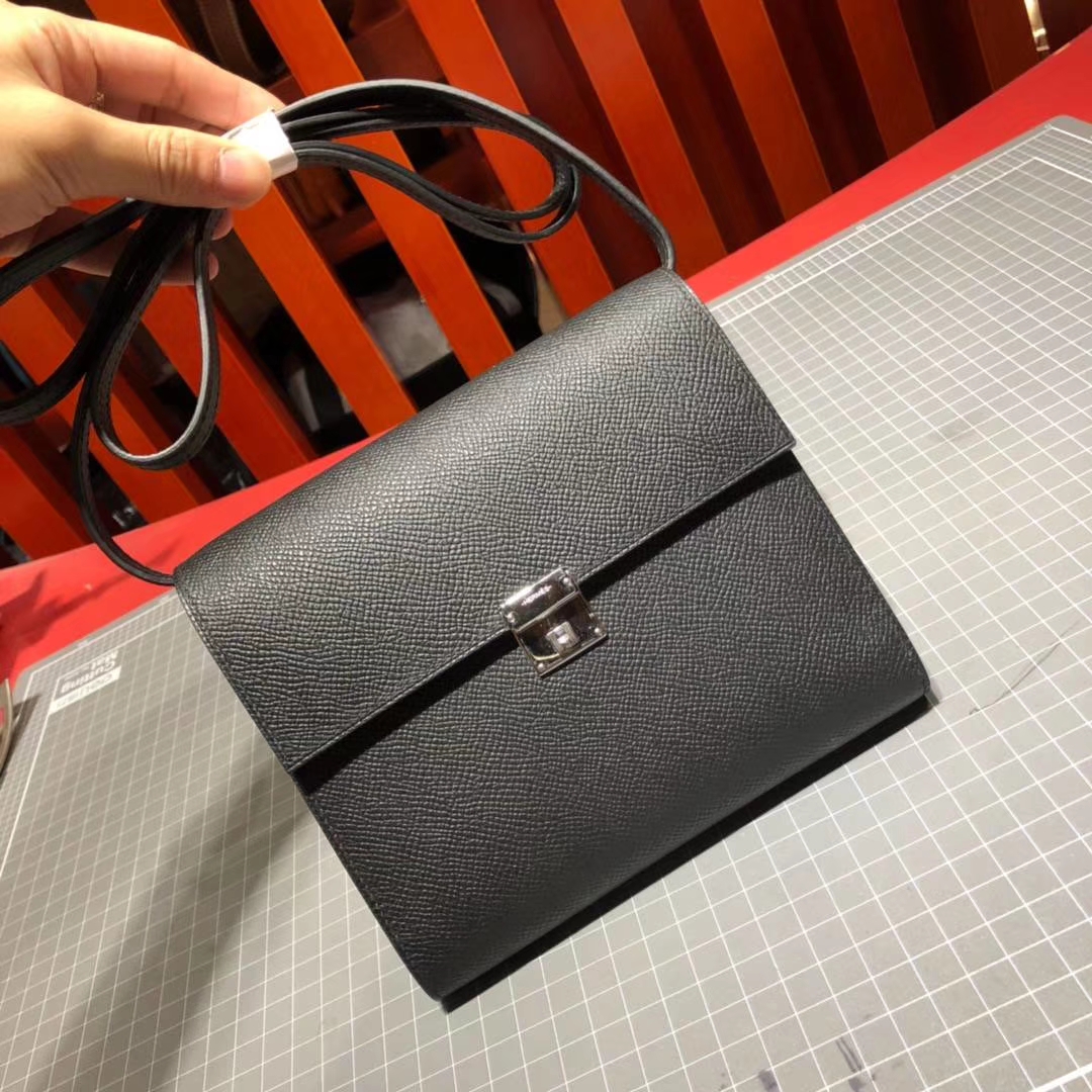 Hermes新款包包 爱马仕黑色Epsom牛皮Clic单肩斜挎女包16CM