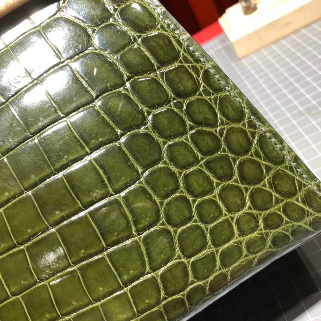 爱马仕凯莉包价格 Hermes Kelly28CM 丛林绿两点尼罗鳄鱼皮 金扣