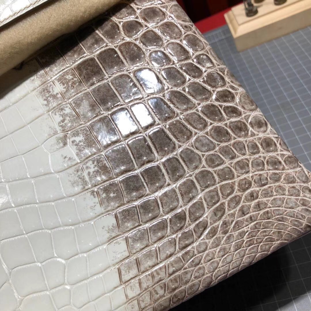 Hermes Birkin30cm 爱马仕喜马拉雅亮光两点鳄鱼皮铂金包 银扣
