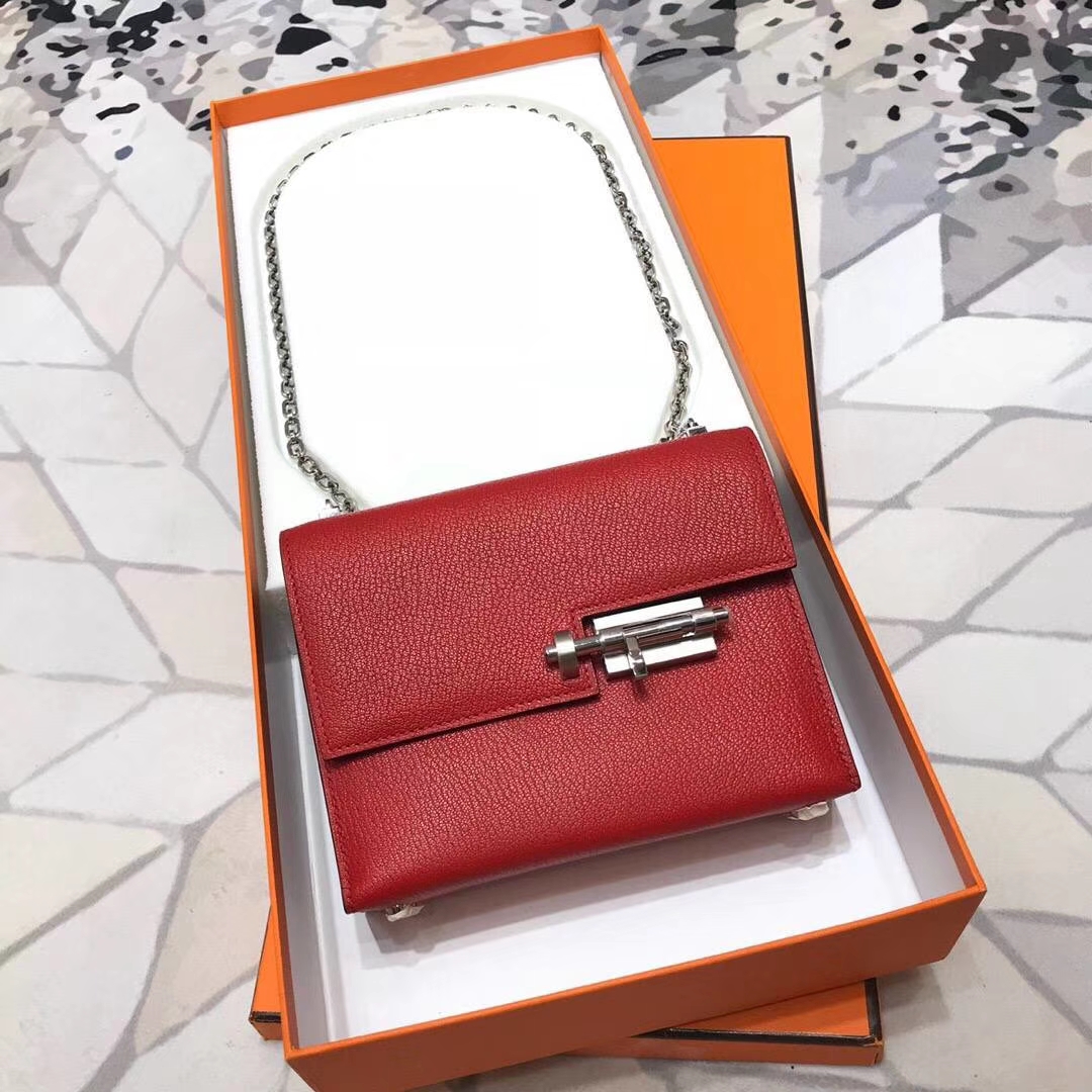 爱马仕女包批发 Hermes Verrou18CM 中国红羊皮蜡线缝制手枪包链条包