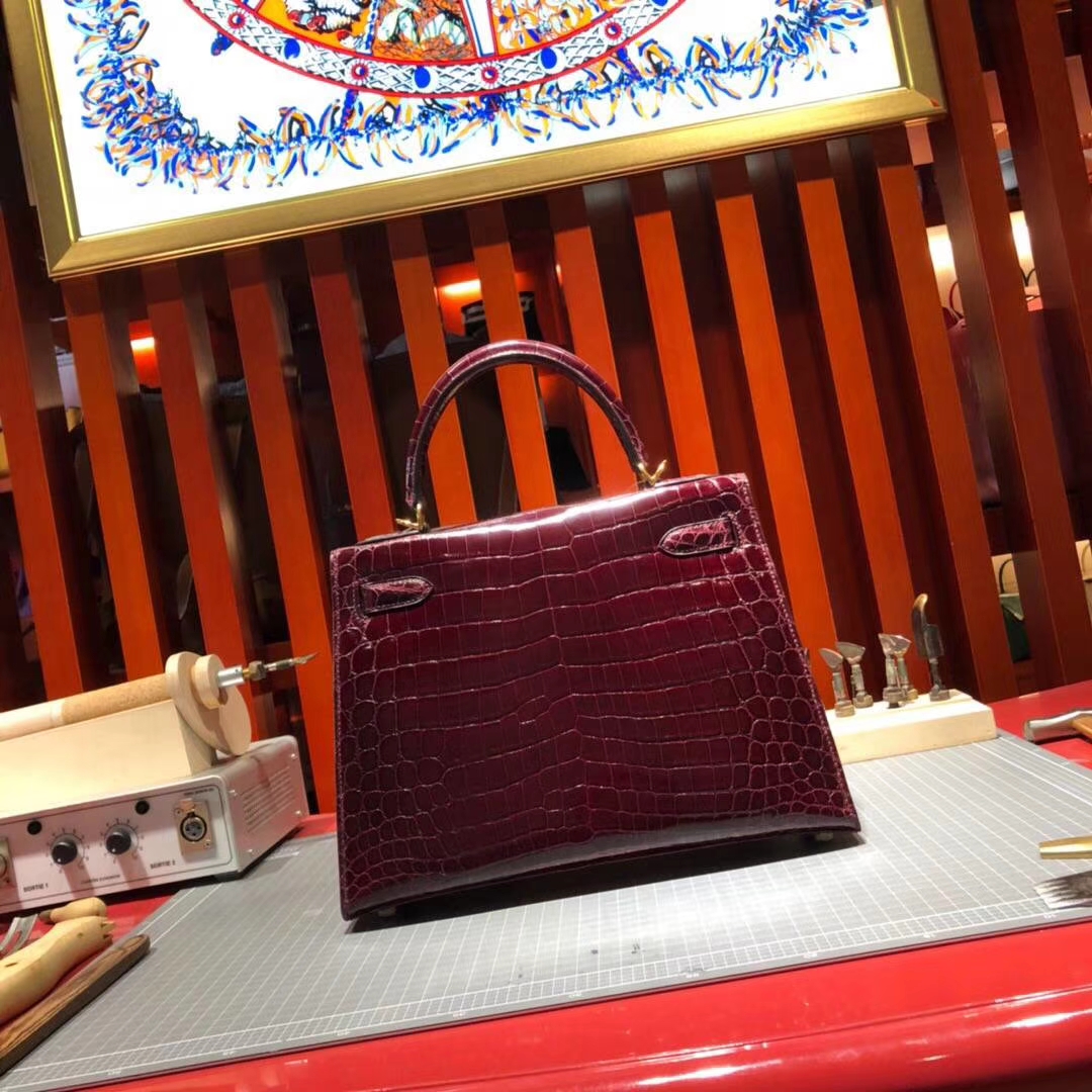 Hermes Kelly28CM 爱马仕波尔多酒红亮光尼罗鳄鱼皮凯莉包 金扣