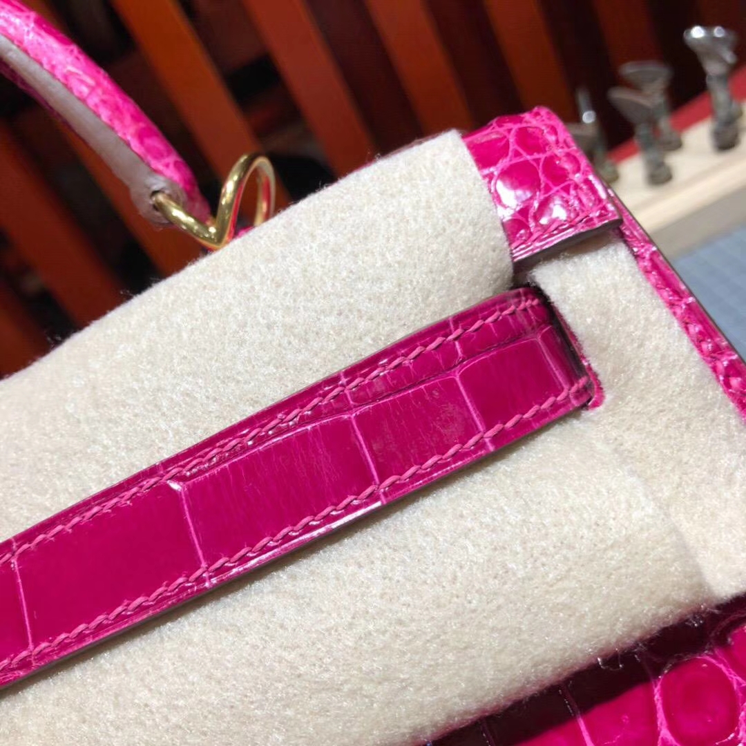 Hermes Kelly28CM 爱马仕天方夜谭紫亮光倒V湾鳄鱼皮凯莉包 金扣