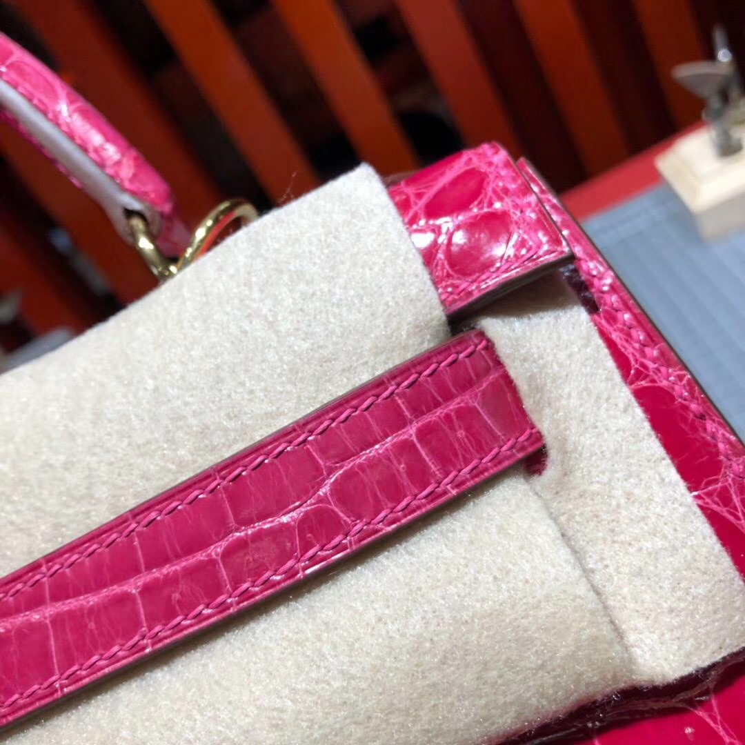 爱马仕Kelly包包 Hermes极度紫亮光尼罗鳄鱼皮凯莉包28CM 金扣