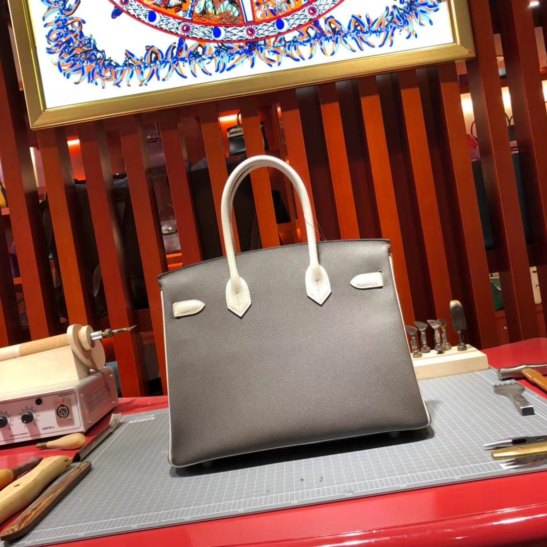 爱马仕铂金包价格 Hermes铁灰拼奶昔白原厂掌纹牛皮Birkin30CM 银扣