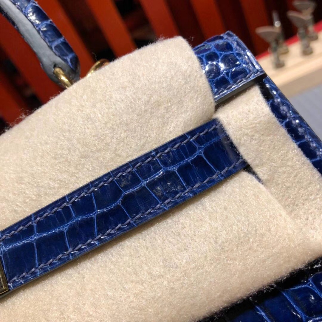 爱马仕Kelly包包 Hermes宝石蓝亮光两点鳄鱼皮凯莉包Kelly28CM 金扣