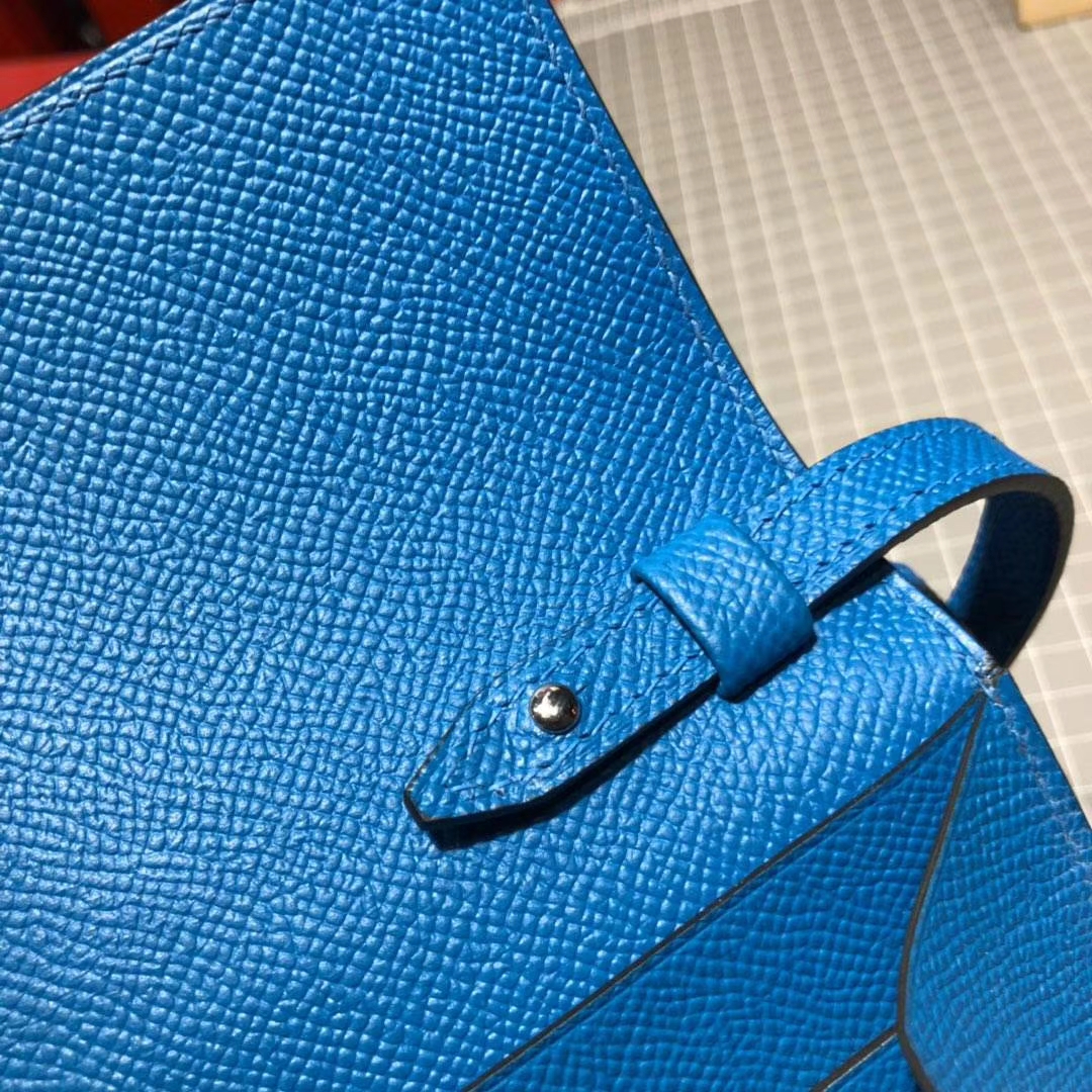 爱马仕包包价格 Hermes Clic16CM 坦桑尼亚蓝进口掌纹牛皮斜挎女包 银扣