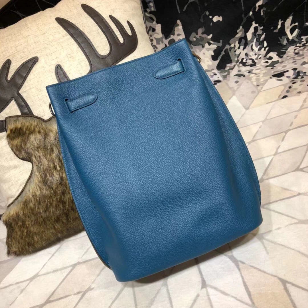 爱马仕水桶包价格 Hermes So Kelly22CM 加利西亚蓝进口TC牛皮 银扣