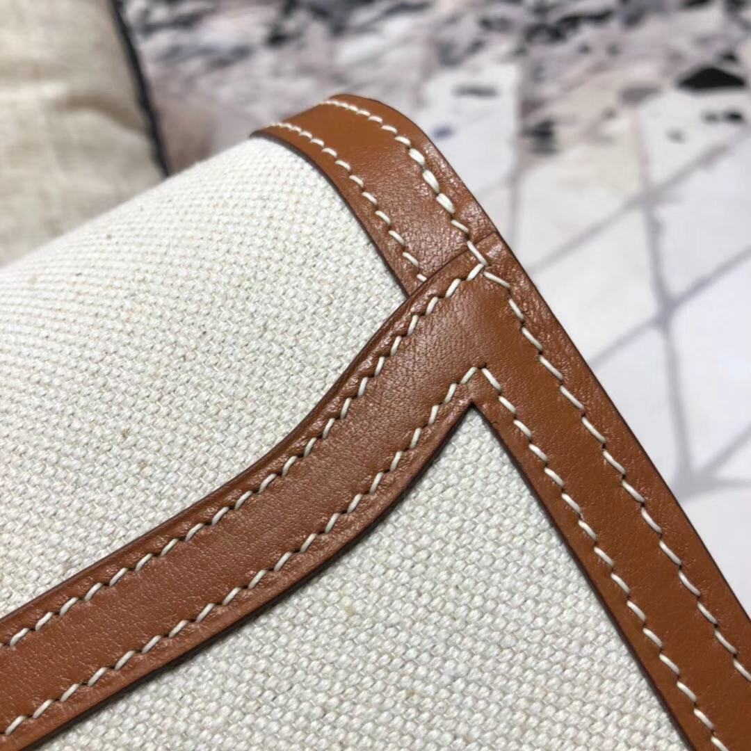 Hermes Roulis24CM 爱马仕土黄色Swift牛皮拼帆布猪鼻子包斜挎包 银扣