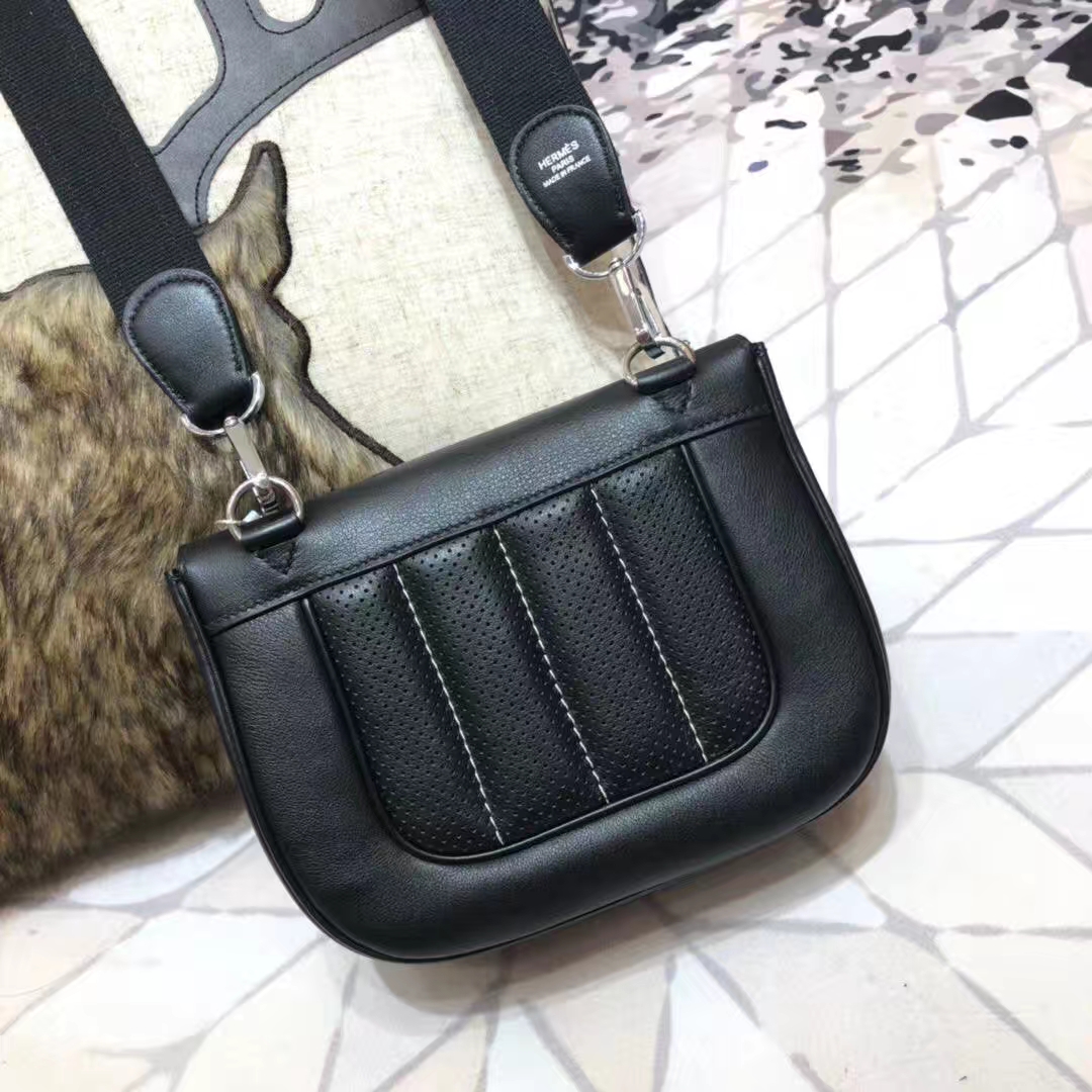 爱马仕新款女包 Hermes Parfums包包 打孔黑色原厂Swift牛皮 银扣