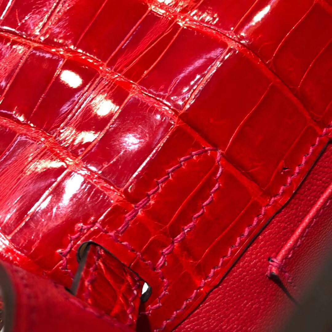 爱马仕包包价格 Hermes Minikelly22CM 法拉利红亮光鳄鱼皮迷你凯莉包 金扣