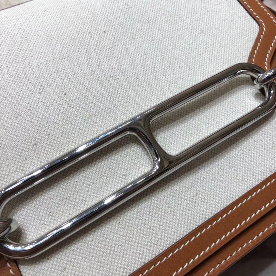 Hermes Roulis24CM 爱马仕土黄色Swift牛皮拼帆布猪鼻子包斜挎包 银扣