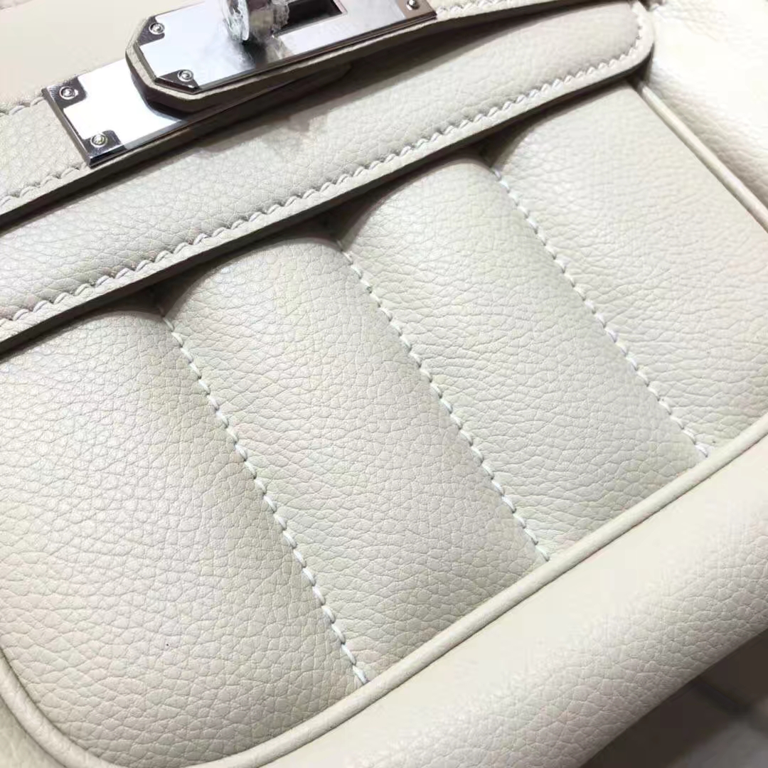 爱马仕新款女包 Hermes原厂御用Eve牛皮Parfums肩背包 奶昔白 银扣