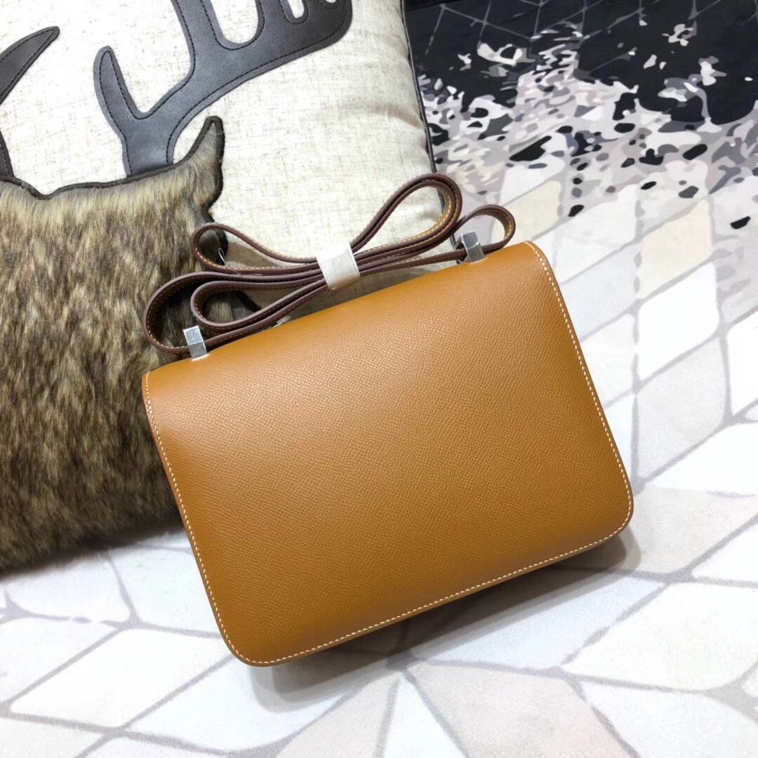 爱马仕康斯坦包价格 Hermes Constance23CM CC37土黄色原厂掌纹牛皮 银扣