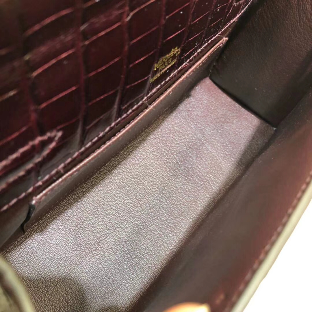 Hermes Minikelly22CM 爱马仕波尔多酒红亮光鳄鱼皮迷你凯莉包手拿包 金扣