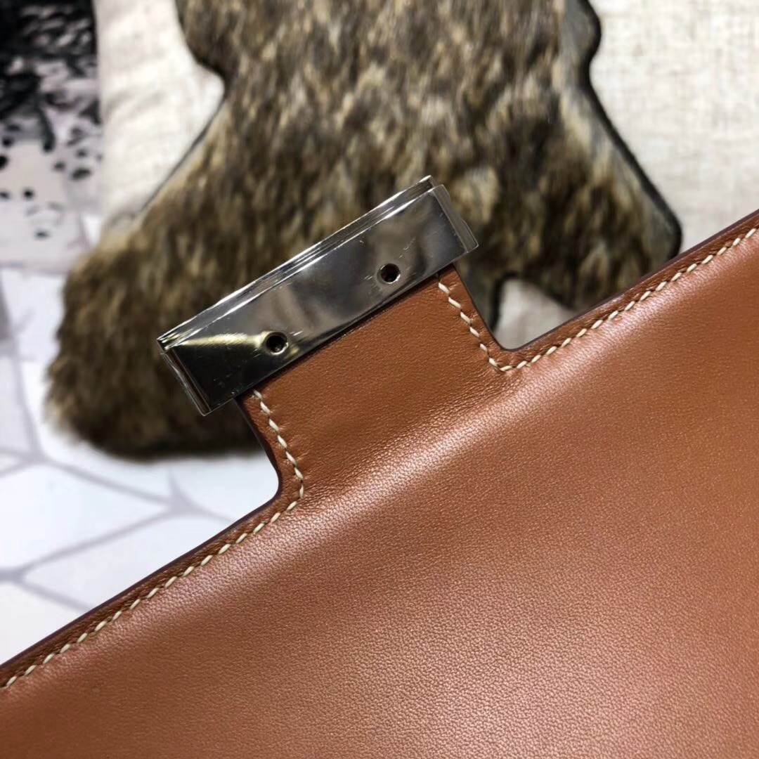 爱马仕康斯坦包价格 Hermes Constance23CM CC37土黄色原厂掌纹牛皮 银扣