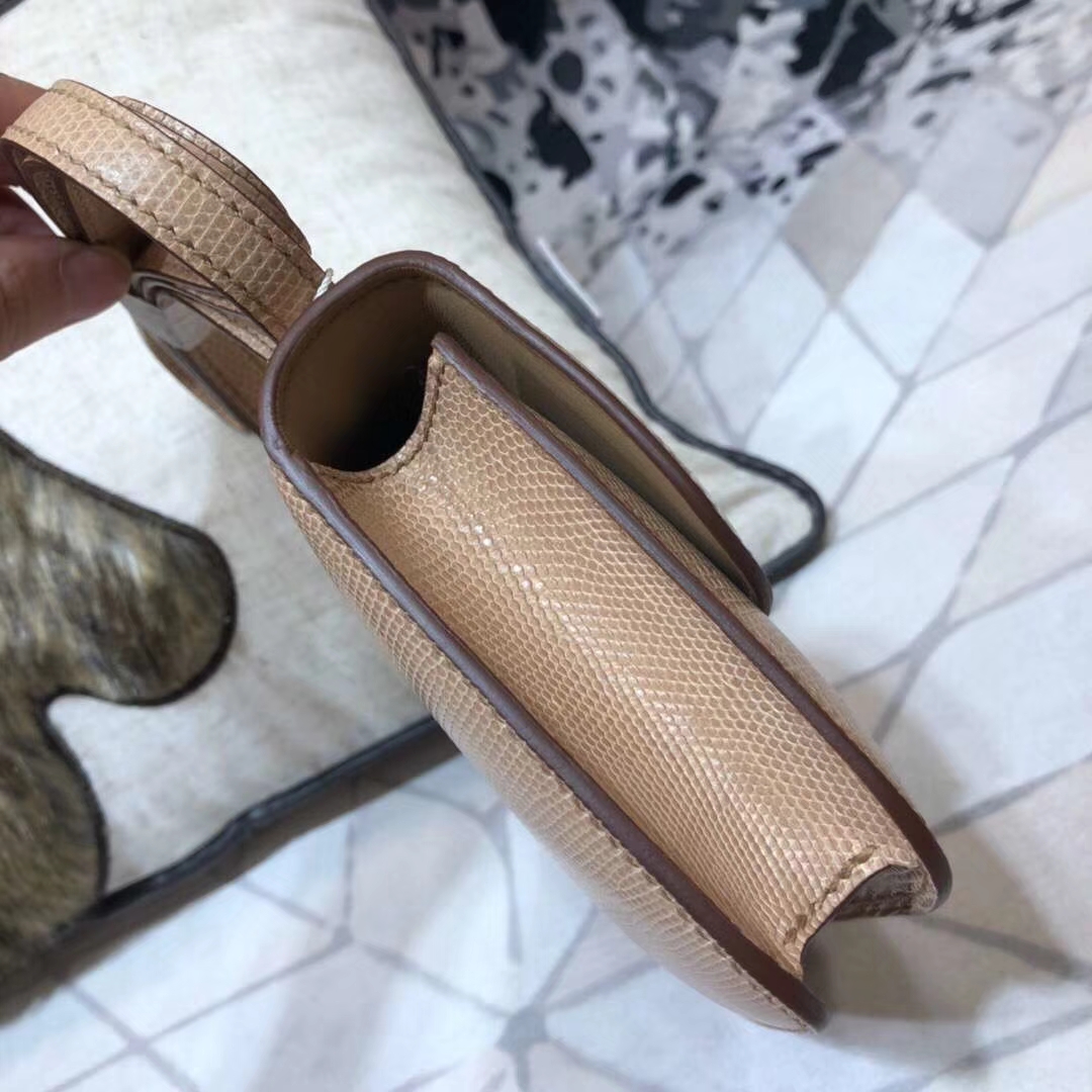 爱马仕空姐包价格 Hermes Constance19CM 杏色蜥蜴背皮康斯坦包 金扣