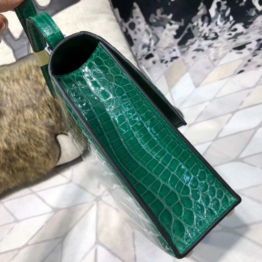 爱马仕手枪包 Hermes Verrou24CM 绿色亮面鳄鱼皮单肩斜挎包 银扣