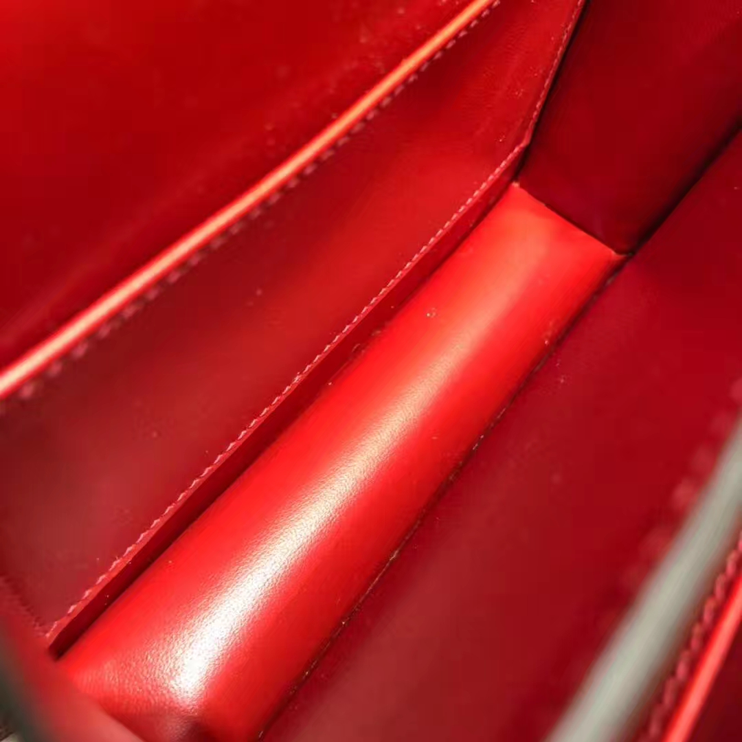 Hermes包包官网 爱马仕原厂掌纹牛皮康斯坦包Constance19CM 中国红