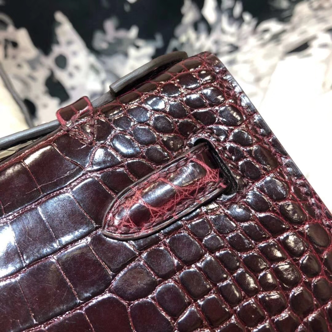 Hermes Minikelly22CM 爱马仕波尔多酒红亮光鳄鱼皮迷你凯莉包手拿包 金扣