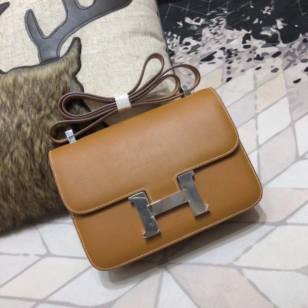爱马仕康斯坦包价格 Hermes Constance23CM CC37土黄色原厂掌纹牛皮 银扣