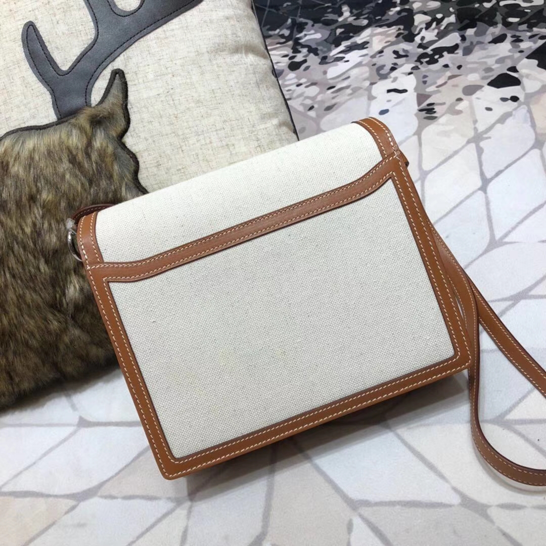 Hermes Roulis24CM 爱马仕土黄色Swift牛皮拼帆布猪鼻子包斜挎包 银扣