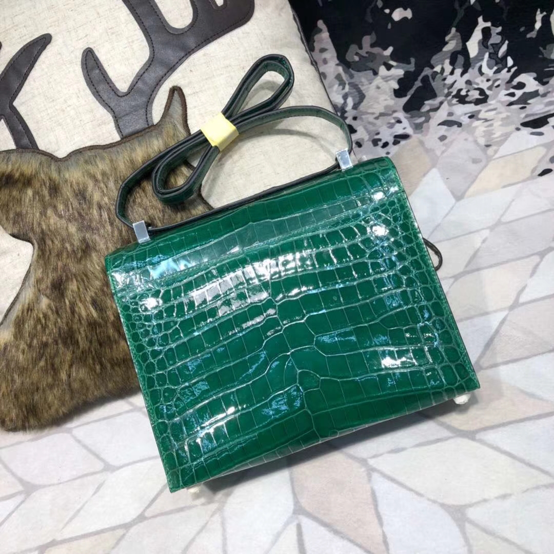 爱马仕手枪包 Hermes Verrou24CM 绿色亮面鳄鱼皮单肩斜挎包 银扣