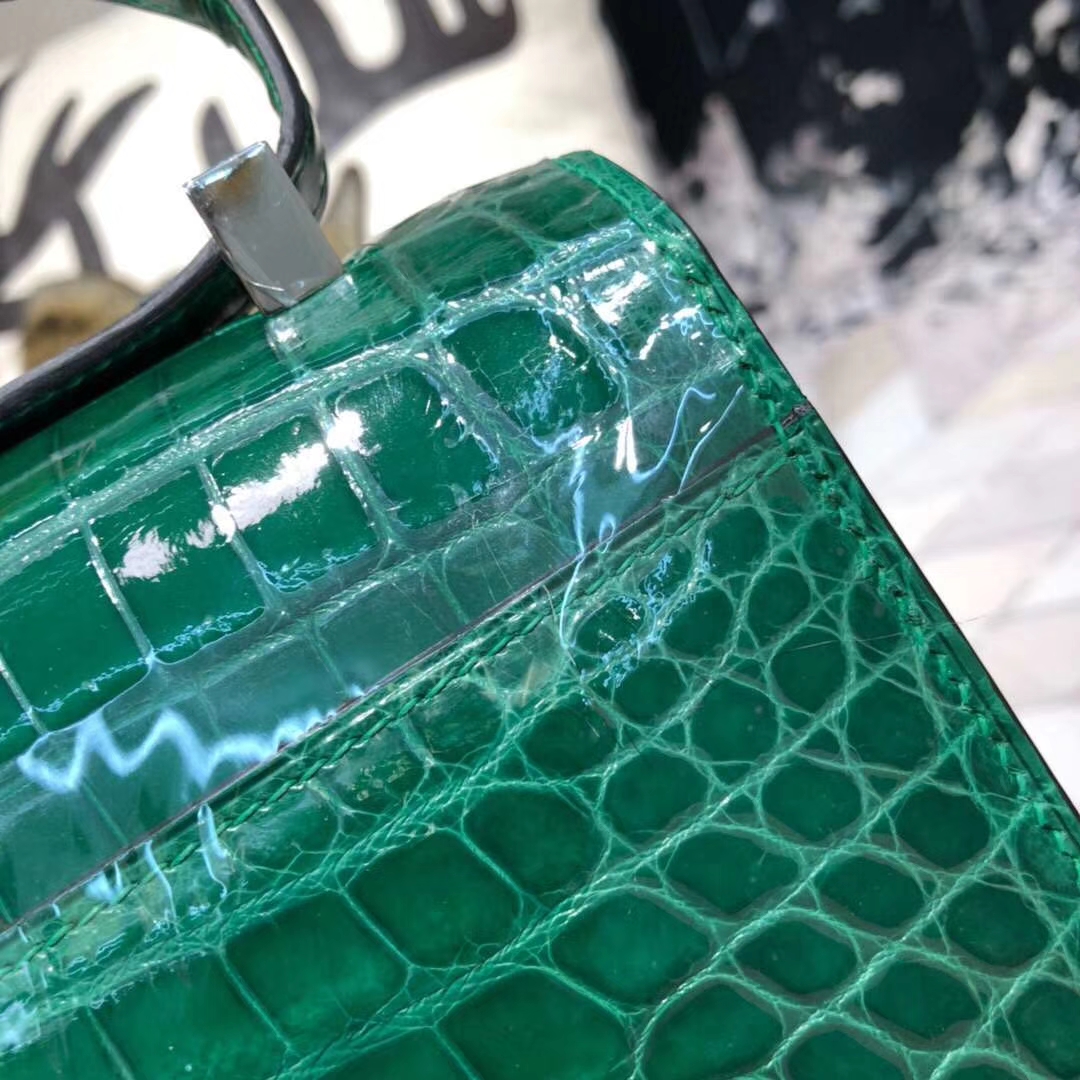 爱马仕手枪包 Hermes Verrou24CM 绿色亮面鳄鱼皮单肩斜挎包 银扣