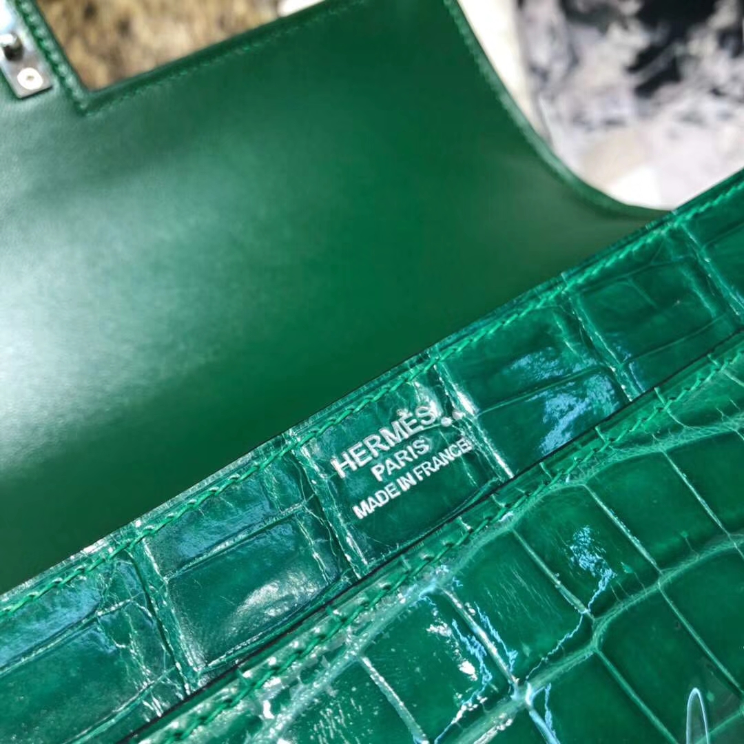 爱马仕手枪包 Hermes Verrou24CM 绿色亮面鳄鱼皮单肩斜挎包 银扣