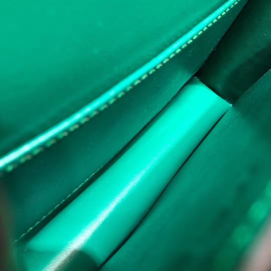 爱马仕包包官网 Hermes孔雀绿原厂掌纹牛皮空姐包Constance19CM 银扣