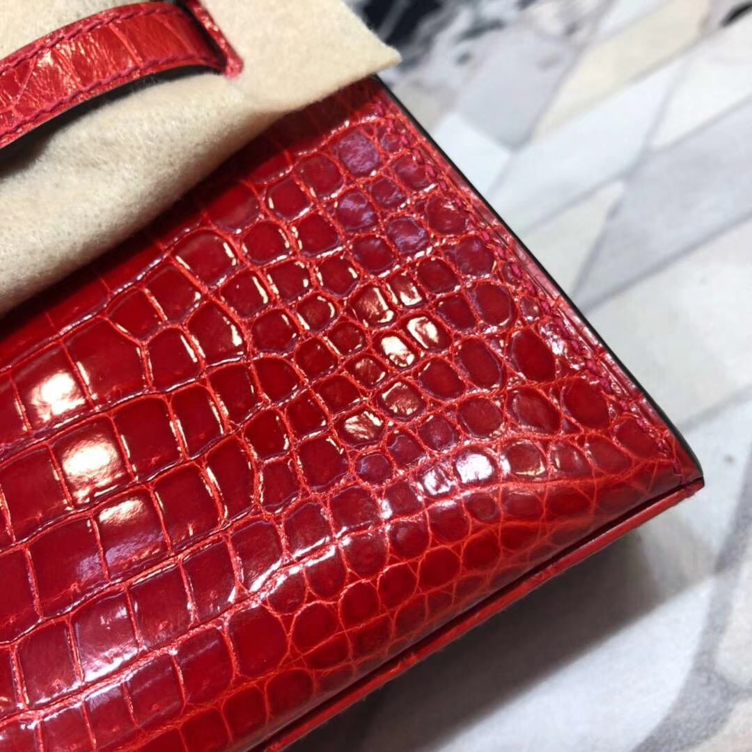 爱马仕包包价格 Hermes Minikelly22CM 法拉利红亮光鳄鱼皮迷你凯莉包 金扣