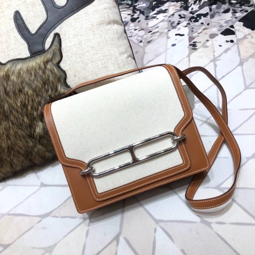 Hermes Roulis24CM 爱马仕土黄色Swift牛皮拼帆布猪鼻子包斜挎包 银扣