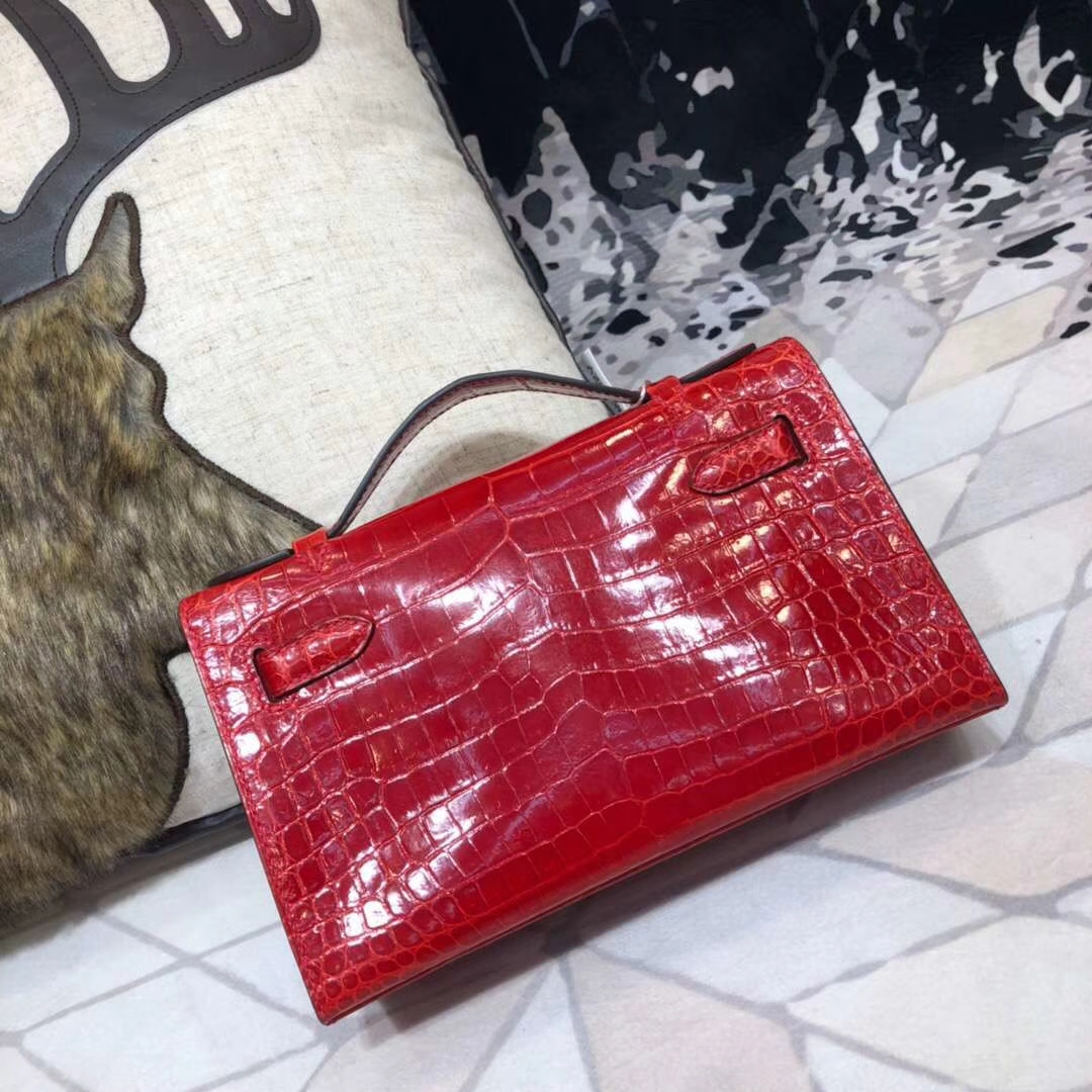 爱马仕包包价格 Hermes Minikelly22CM 法拉利红亮光鳄鱼皮迷你凯莉包 金扣