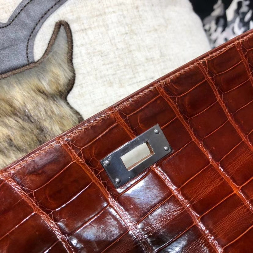 Hermes Kelly28CM 爱马仕焦糖色亮光尼罗鳄鱼皮外缝凯莉包 银扣