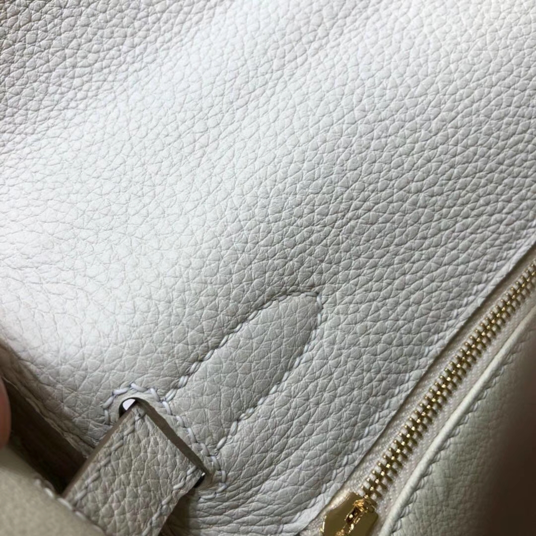 广州白云皮具城 Hermes爱马仕CC10奶昔白Togo小牛皮凯莉包Kelly28CM 金扣