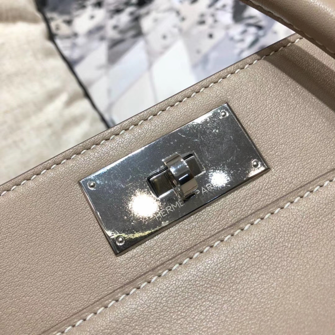 Hermes包包官网 爱马仕浅灰拼火焰橙牛奶包Toolbox26cm 银扣