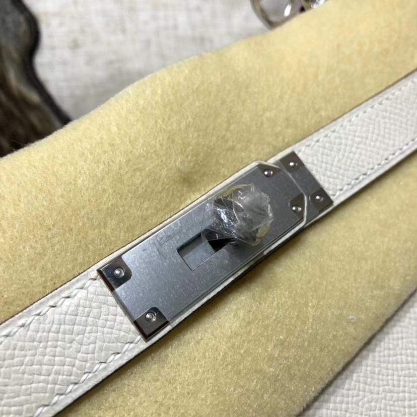 爱马仕Kelly女包 Hermes奶昔白顶级Epsom牛皮凯莉包Kelly28CM 银扣