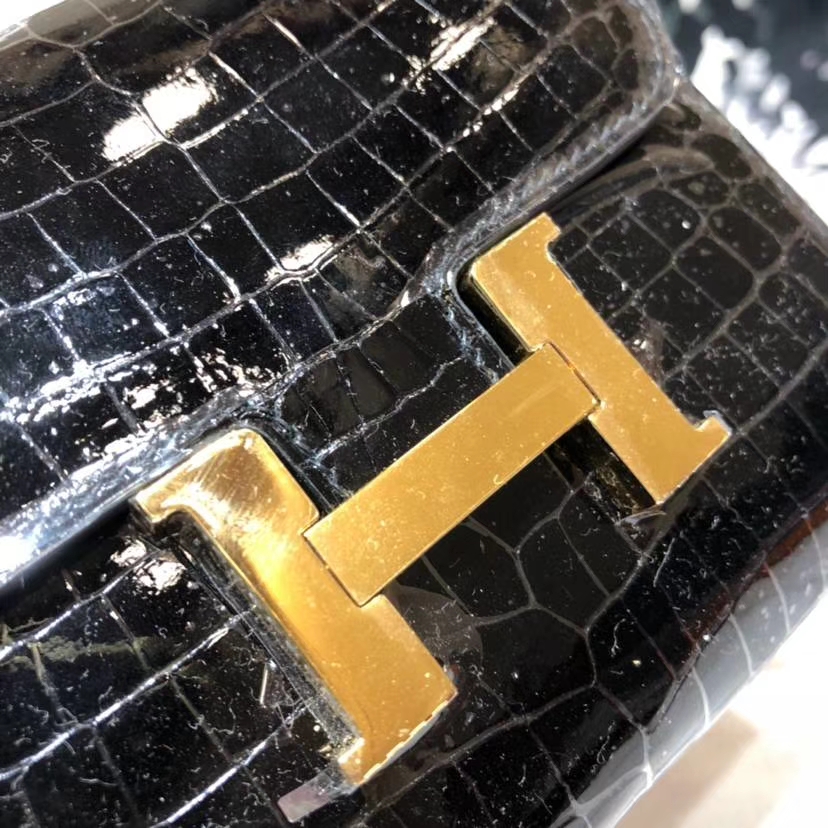 爱马仕康斯坦钱包 Hermes黑色鳄鱼皮拼丝绒绿内里Constance短款钱夹 金扣