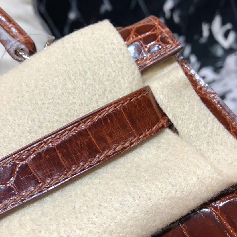 Hermes Kelly28CM 爱马仕焦糖色亮光尼罗鳄鱼皮外缝凯莉包 银扣