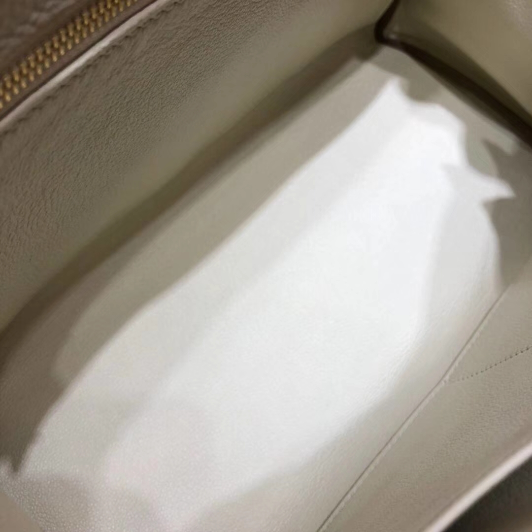 广州白云皮具城 Hermes爱马仕CC10奶昔白Togo小牛皮凯莉包Kelly28CM 金扣