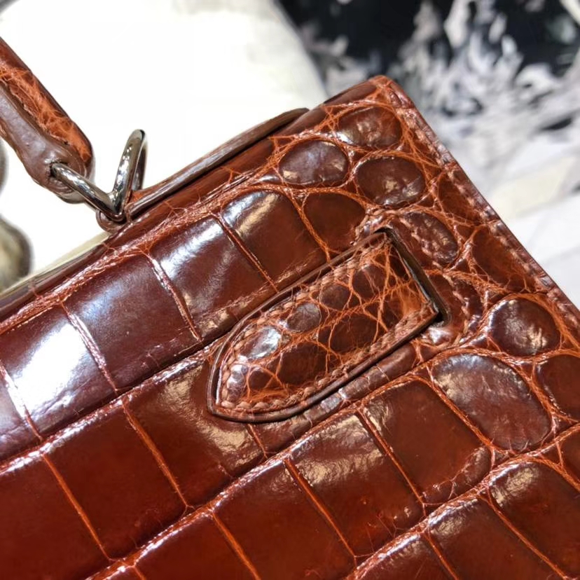 Hermes Kelly28CM 爱马仕焦糖色亮光尼罗鳄鱼皮外缝凯莉包 银扣