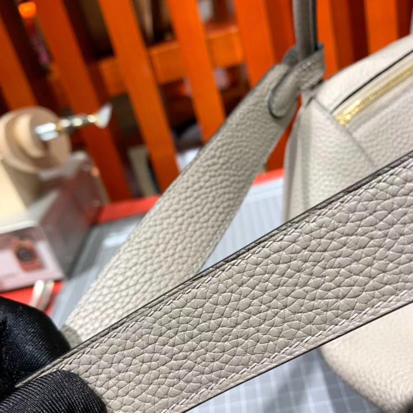爱马仕琳迪包尺寸 Hermes冰川灰原厂御用Togo牛皮Lindy26CM 金扣