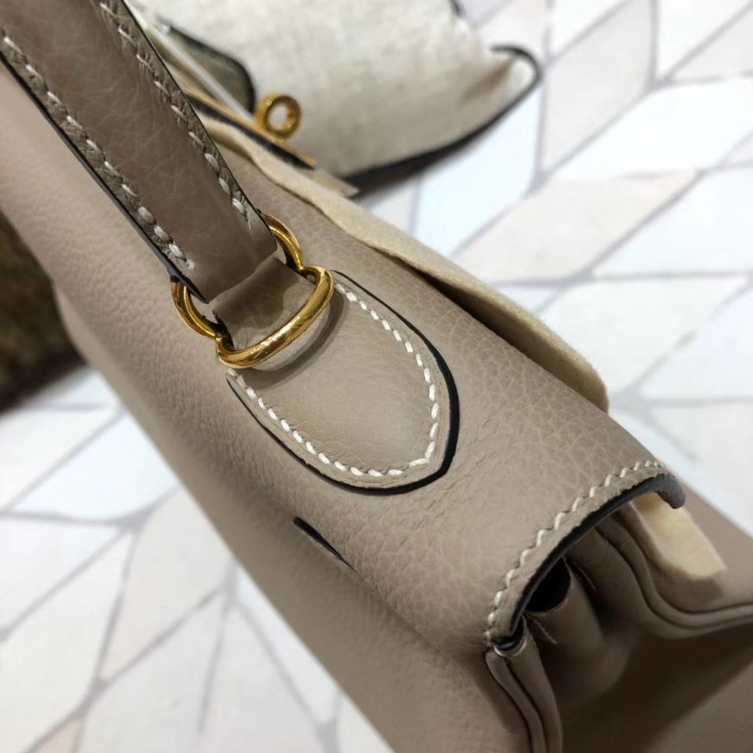 爱马仕凯莉包尺寸 Hermes Kelly32CM 浅灰色原厂御用小牛皮 金扣