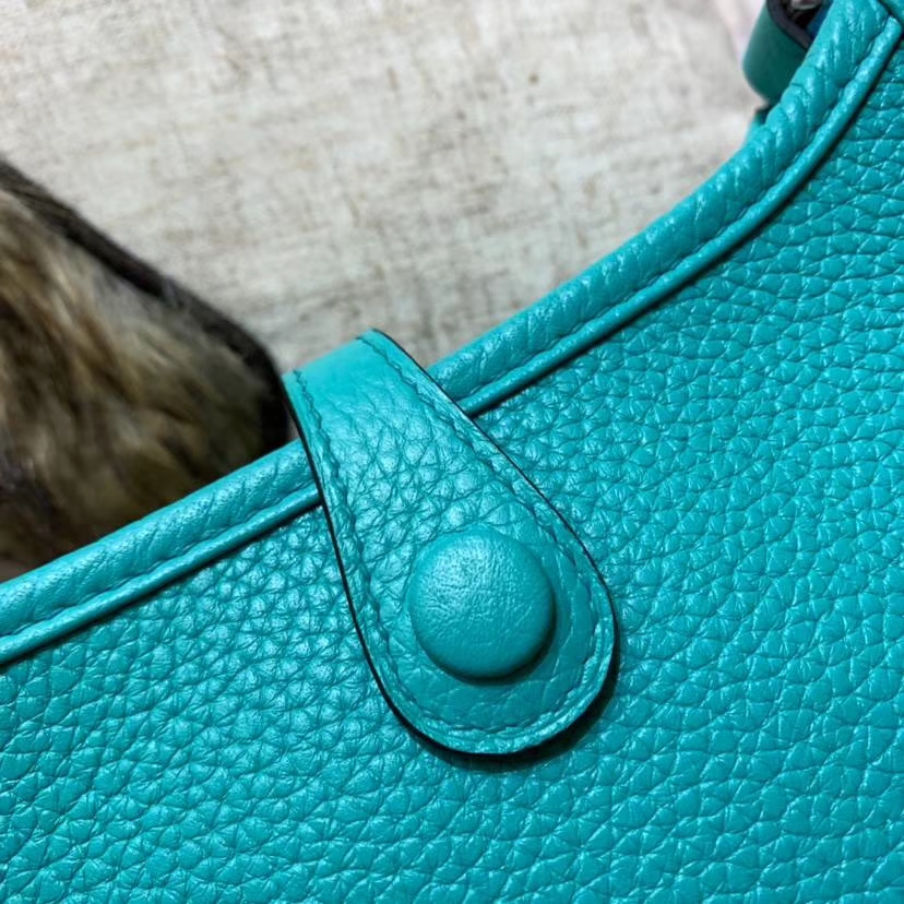 爱马仕包包官网 Hermes Evelyne17CM 孔雀蓝原厂Togo牛皮伊芙林斜挎包
