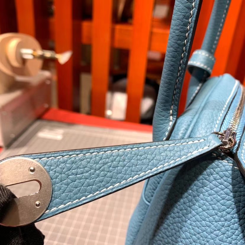 爱马仕包包官网 Hermes Lindy26CM 牛仔蓝原厂Togo牛皮琳迪包 金扣