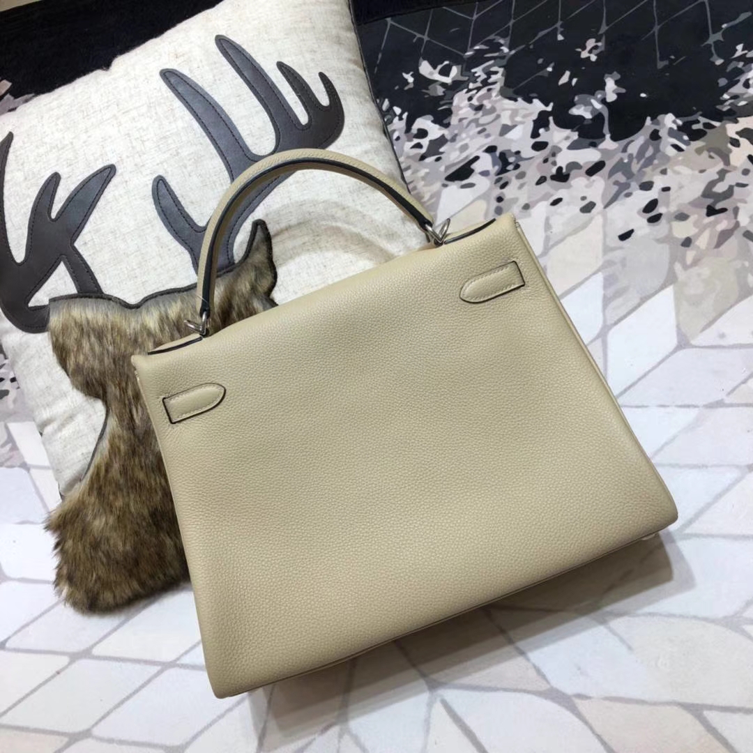 广州包包批发 Hermes爱马仕浅灰色原厂Togo小牛皮凯莉包Kelly32CM 银扣